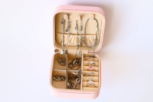 SLEEK IN SILVER: mighty gift set